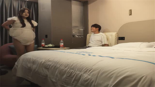 D罩杯巨乳女仆装骚货 日久生情欲罢不能