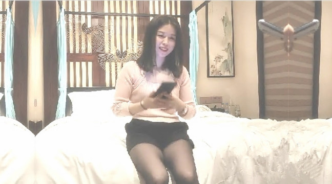 风骚熟女聊聊天开档丝袜摸穴口交还没开操就催钟加钱哥怒了操逼失败