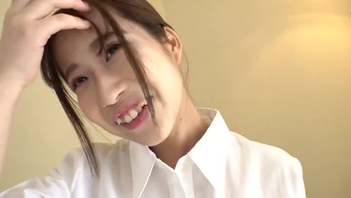 SRYA-076【リクスー姿の巨乳就活生】『就職内定率を上げる方法』教えますとナンパ裸の男に動揺せずに面接をこなそうとするも、巨チンにモジモジしだし…。デカパイ new