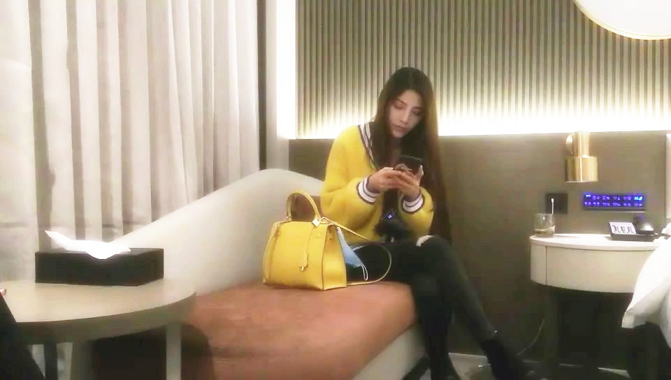 奶子大又坚挺颜值高的极品性感美女酒店被土豪操的淫叫求饶你太能干了射给我吧真受不了了