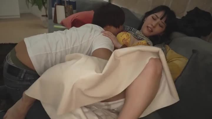 300MIUM-876【着床必至中出し】純朴奥様が豹変、他人棒を目の前にされた瞬間に本能が剥き出しに…セックスレスの不満からオモチャでは飽き足らず不貞行為を冒し new