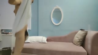 漂亮兼职小少妇，白嫩甜美翘臀长腿，一线天美穴淫水多，沙发调情口交技术真好