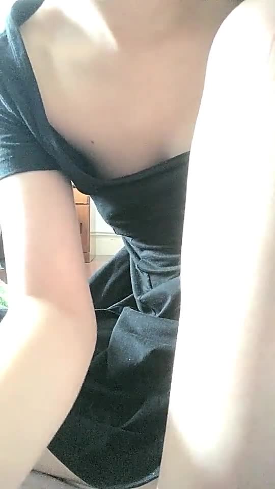 KU【约啪】暑假来临，一个人在寝室随便玩，【艺校学妹】，特写粉嫩鲍鱼，少女晶莹剔透的乳头好粉，淫水潺潺撸管佳作 new