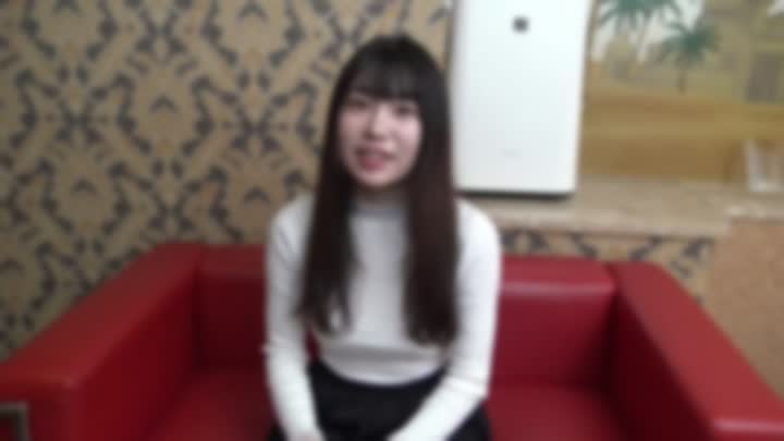 FC2-3070552 若いってだけで贅沢なのに。明るくかわいい18歳の初撮り中出し！！-CD1