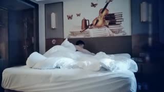 白虎女神临走时的最后一炮，洗干净了床前口交大鸡巴，让小哥各种