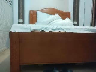 《精彩呈现探花》周末约啪蜜桃臀女神，连干两炮才过瘾～