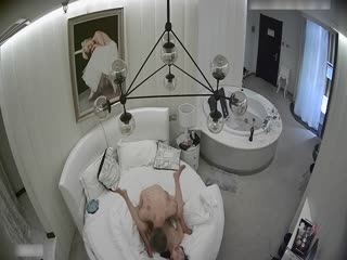 zipai#汉奸头型花白发领导大叔艳福不浅套房私会苗条气质小情人鸳鸯浴互搓洗干净回床激情啪啪啪妹子很骚说用力操我