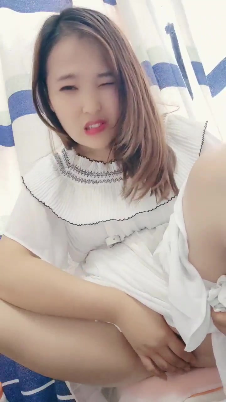 四川年轻辣妈私处玩弄跳蛋自慰，香艳刺激高潮不断骚话连连！