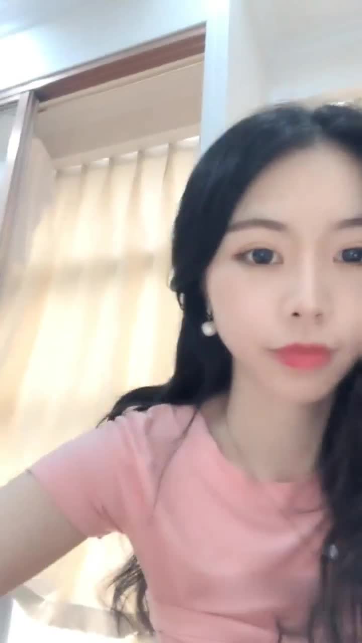 高颜值美女丑曦抖臀诱惑收费秀 苗条身材翘着屁股摇摆非常诱人近距离特写逼逼 很是诱惑不要错过_HD