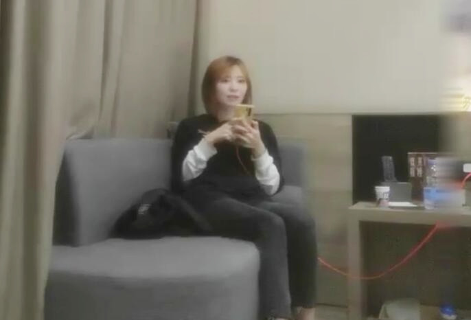 我下个全国探花手法独到沙发调情一番口交上位扭动小腰猛操呻吟