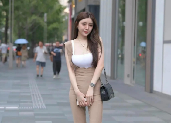 专约良家无套内射甜美小姐姐还在睡觉拉起来操第二炮撩起衣服吸吮奶子掰穴舔逼大力猛操