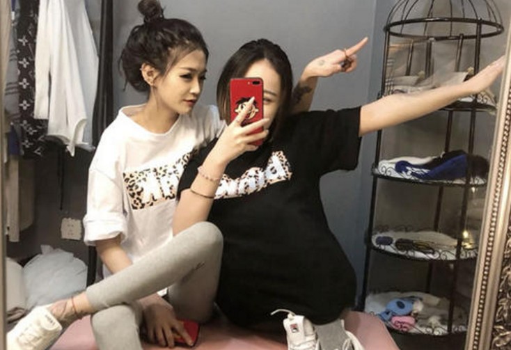 社会哥与社会小妹啪啪调情扣逼69口交骑脸插嘴猛操呻吟娇喘非常诱人