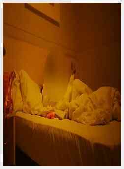 露脸宾馆约战美容院小老板娘性感黑丝配粉红色薄纱情趣内衣