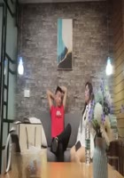 大奶甜美妹子，张开双腿摸逼口交床边猛操呻吟娇喘
