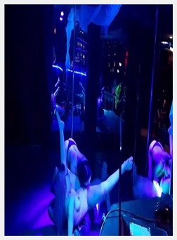 Kira Burn％27s Show加上Maddy Mcenzie和Nina Kush湿T恤-AD4X