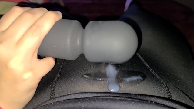 女奴隶挑逗，然后在裤子里打了两枪