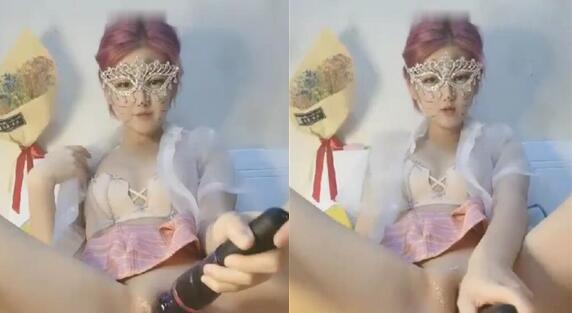 人美嘴甜哪多好两个嫩妹轮流自慰无毛肥逼大黑牛震动插入特写