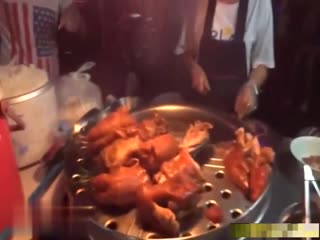 洋老外到泰国游玩-路上随意搭讪可爱小姐姐居然就成功带回饭店干炮-