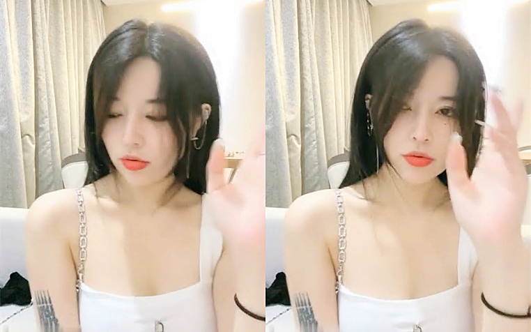 高颜值绿播要下海性感小秀全程露脸沉迷电子烟