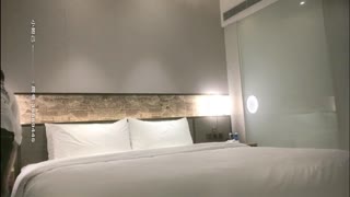 极品女神来袭，老李怒上收益榜，激情热吻，黑丝衬托白皙肌肤，美人裸体横陈，一场视觉盛宴在线播放