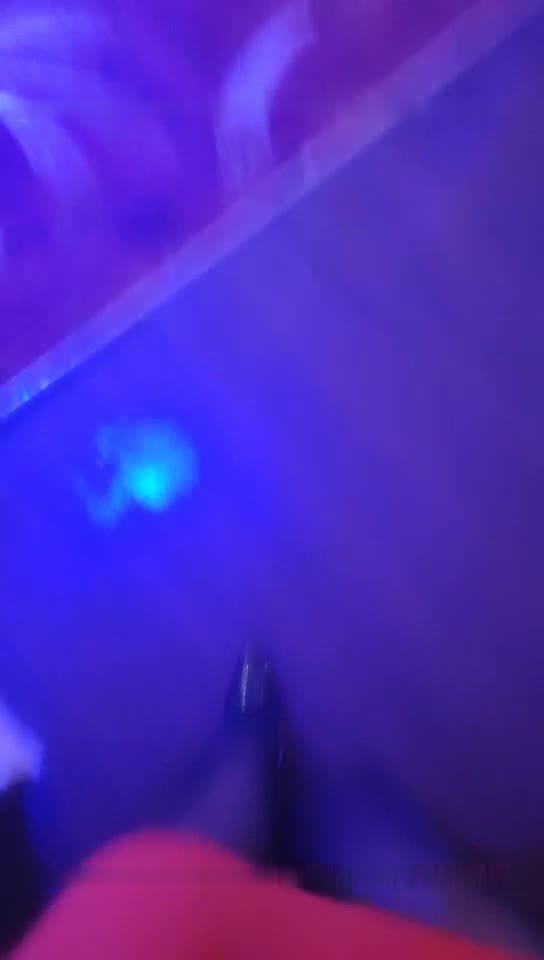 骚气红衣少妇男技师推油按摩_手指扣逼上位骑乘上下套弄后入大力猛操