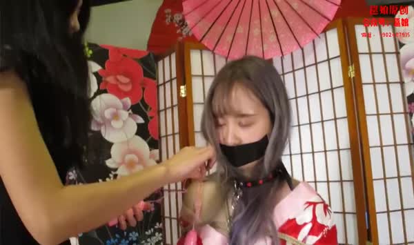 0051_Veneisse-Sultry girl ge double fisted from girlfriend82