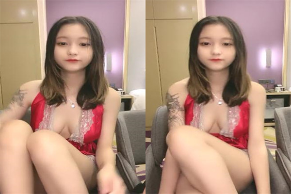 新来的童颜巨乳小美女娇小可爱迷人的大奶子骚互动跳蛋塞逼里自慰呻吟