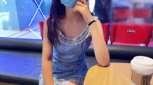 人越多越兴奋不由自主的抖腿了