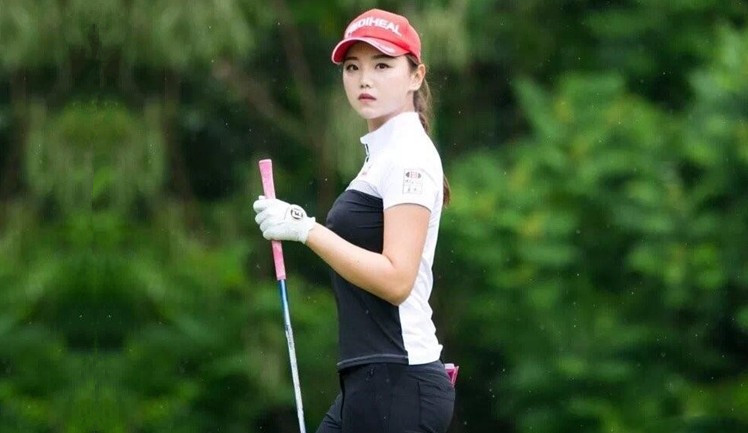 内射情趣内衣高尔夫球女教练的粉嫩骚穴