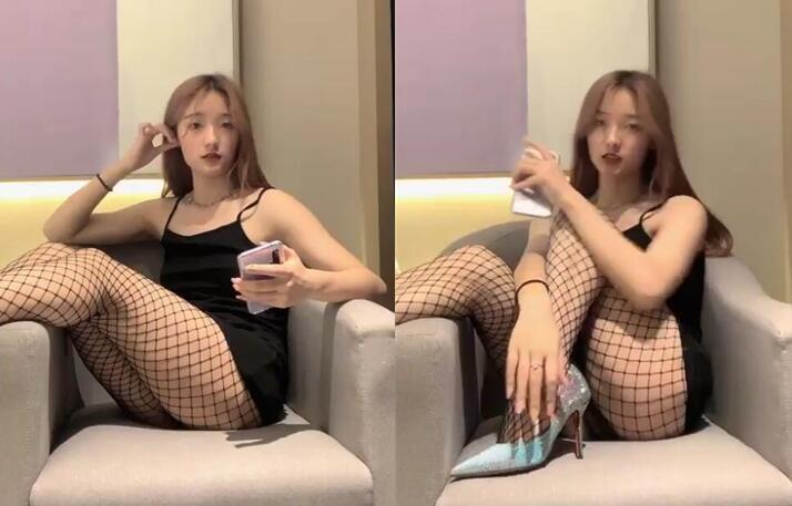 00后勾引亲哥夜晚场开操性感网袜高跟鞋特写口交摸逼喷水猛操多次高潮足交后入猛操最后口暴