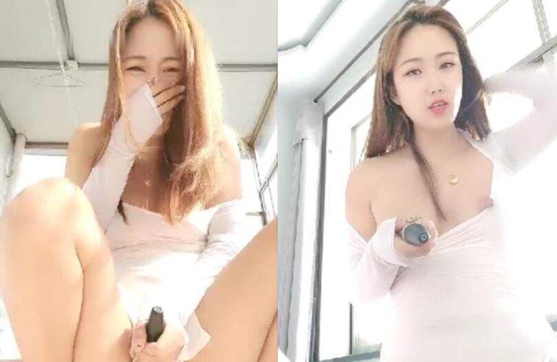 哺乳期的少妇生完孩子耐不住寂寞玩开了直播道具自慰丝袜高跟AV棒塞逼里震动爽的直哆嗦按摩奶头喷奶