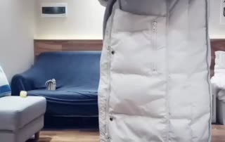 黄先生探花约了个白色外套大奶妹子啪啪，口交舔弄沙发抽插再到床上骑坐自己动