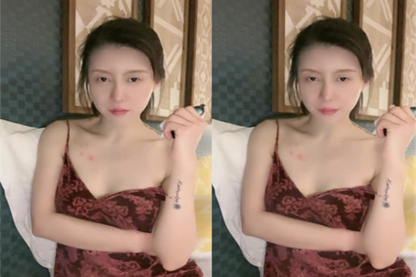 豪华酒店里面约个小姐姐旗袍撩人销魂表情勾引狼友们