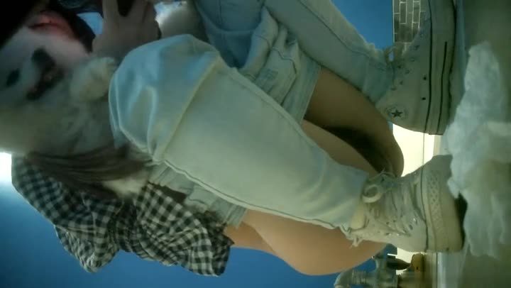 餐厅女厕抱着宠物来上厕所的美女 BB黑的像碳一样~餐厅女厕抱着宠物来上厕所的美女 BB黑的像碳一样