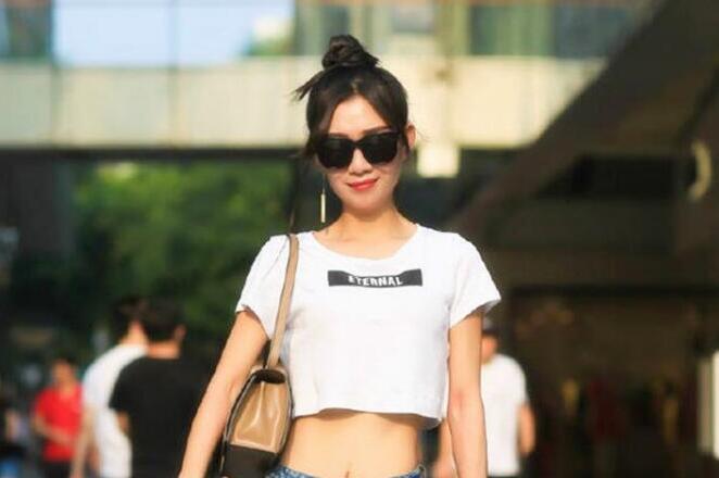 二狗全球探花肌肉小哥代班约个挺嫩妹子舔弄调情扣逼搞半天硬不起换猥琐胖男上猛操内射