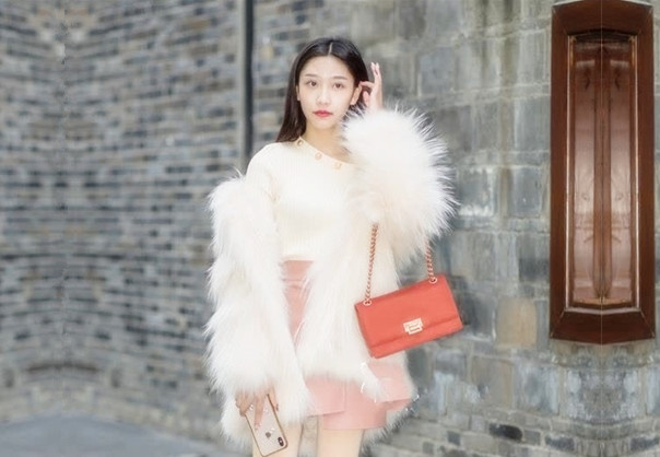 战神小利探花肉肉外围小少妇吸吮奶子揉捏镜头前深喉口交上位骑乘抽插撞击猛操搞哭了