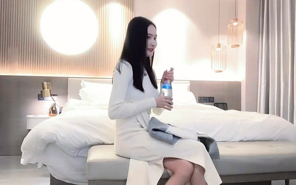 御姐范白色开叉长裙大美女偶尔兼职援交身材匀称性感奶子大