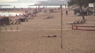 “海滩贝贝朱莉娅罗卡游乐设施和cum所有公鸡