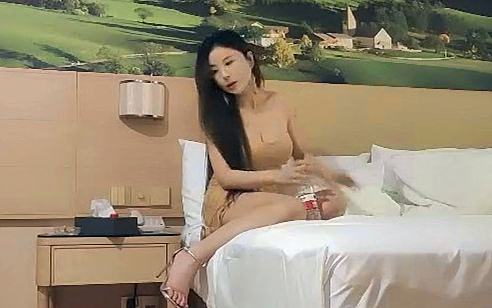 太子啪啪极品巨乳风韵长裙少妇