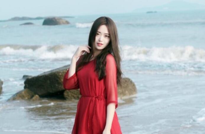 新鲜出炉勾搭农村大爷野战重庆妹子乡下露出大爷电动车带到草丛激情啪啪飞来艳遇爽翻了