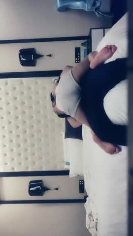 极品巨乳美女主播直播秀两只奶子车灯般晃眼不停搓揉十分诱人A