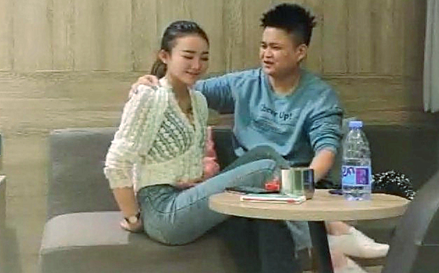 卖逼又卖惨哭诉被家人压榨的血泪史