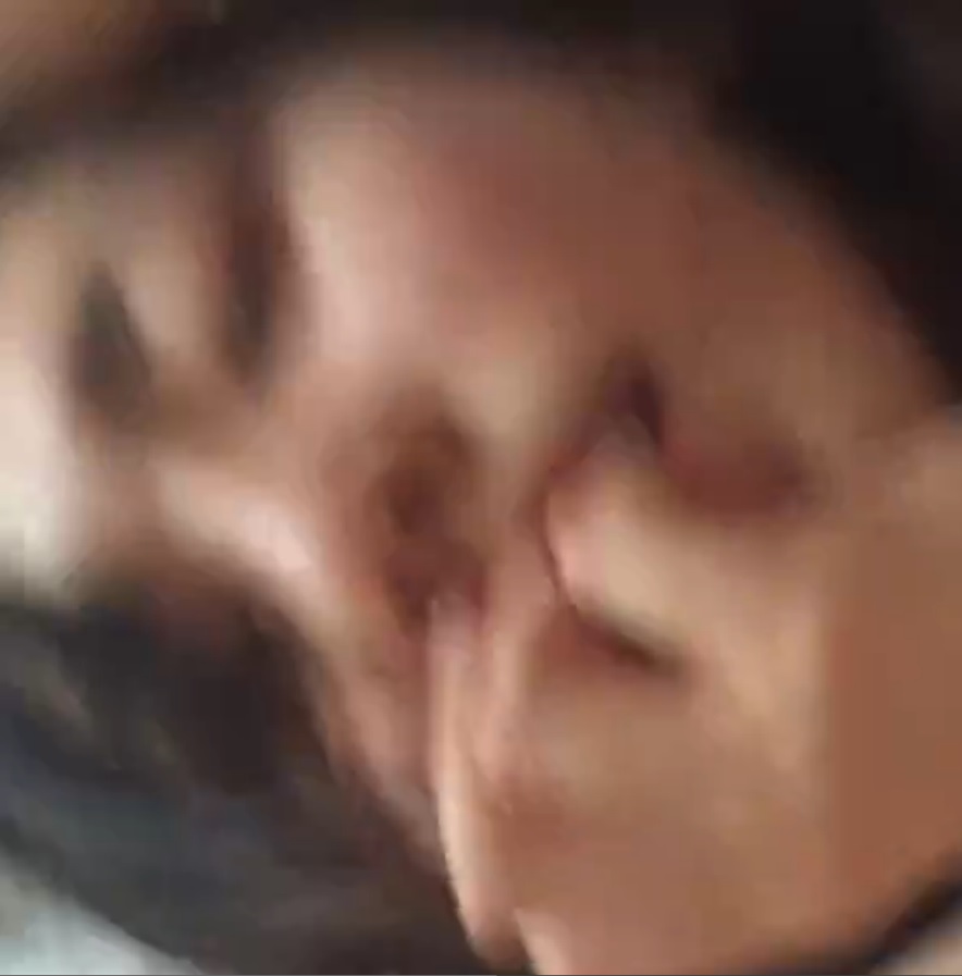 一边操极品身材高颜值美女一边自拍，一屁股坐上来疯狂操得头发乱甩