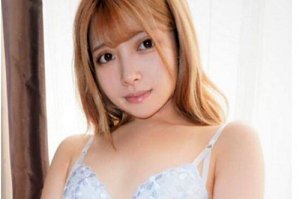 プリプリの美尻 バックで激しく突いて鹫掴み 大量唾液垂らしフェラ