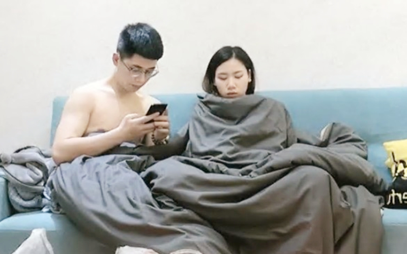 白嫩良家小姐姐单纯懵懂做爱投入娇小玲珑抱起来一点儿不费劲