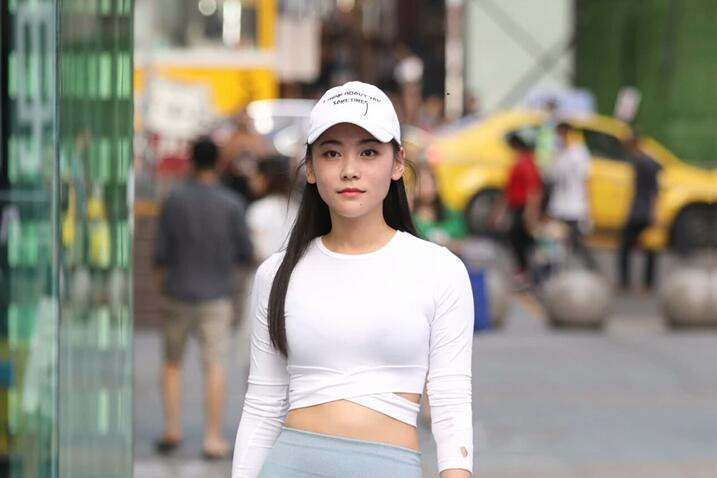 极品肥臀健身房换衣间大秀三点全露自摸自慰终于也下海了三点全露身材绝了