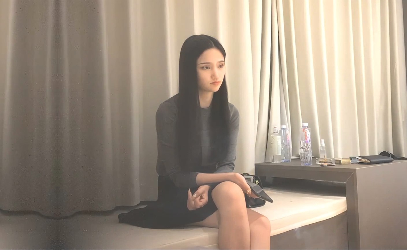 黑裙长发妹子抬腿侧入后入上位骑乘抽插猛操