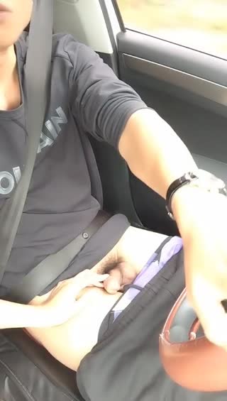 -zipai-骚气夫妻户外车震啪啪秀 边开车边摸JJ后座上位骑乘抽插 很是诱惑喜欢不要错过