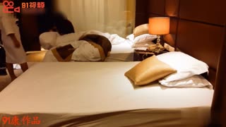 [国产精选!] 康先生 爆操性感美腿刘露露~暴力抽插让妹妹都哭了QQ