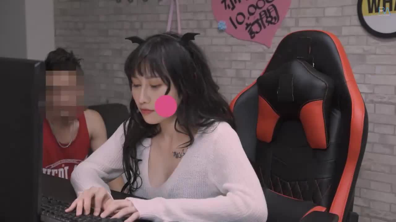中文字幕剧情片—游戏直播主沉沦肉身交易 性爱实录揭露业界潜规则